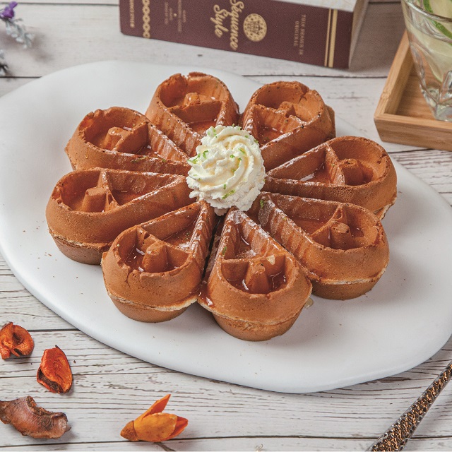 【4MANO CAFFÉ】蜂蜜鮮奶油麻糬鬆餅 Honey with whipped cream waffle