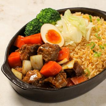 紅燒牛腩燴飯 Braised Beef Brisket with Fried Rice
