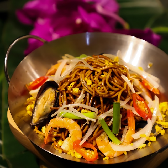 新加坡海鮮炒麵 Singaporean Stir-Fried Noodles with Seafood