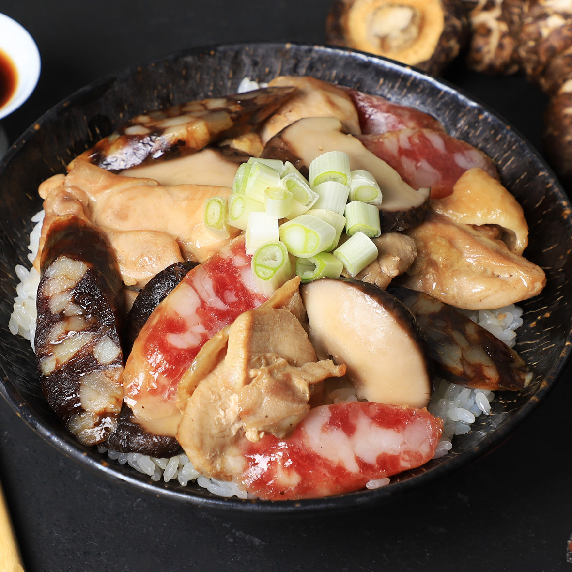 臘腸香菇蒸雞盅仔飯