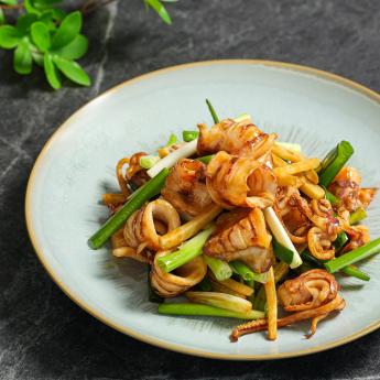 薑蔥爆小卷 Stir-Fried Squid with Ginger & Scallion