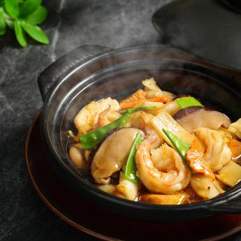 沙茶海鮮煲 Stir-Fried Seafood with Taiwanese Barbecue Sauce