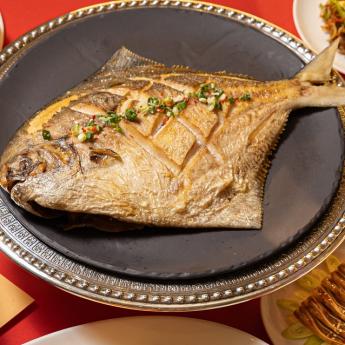 魚躍龍門白鯧魚(1kg)  Salt and Pepper Pomfret