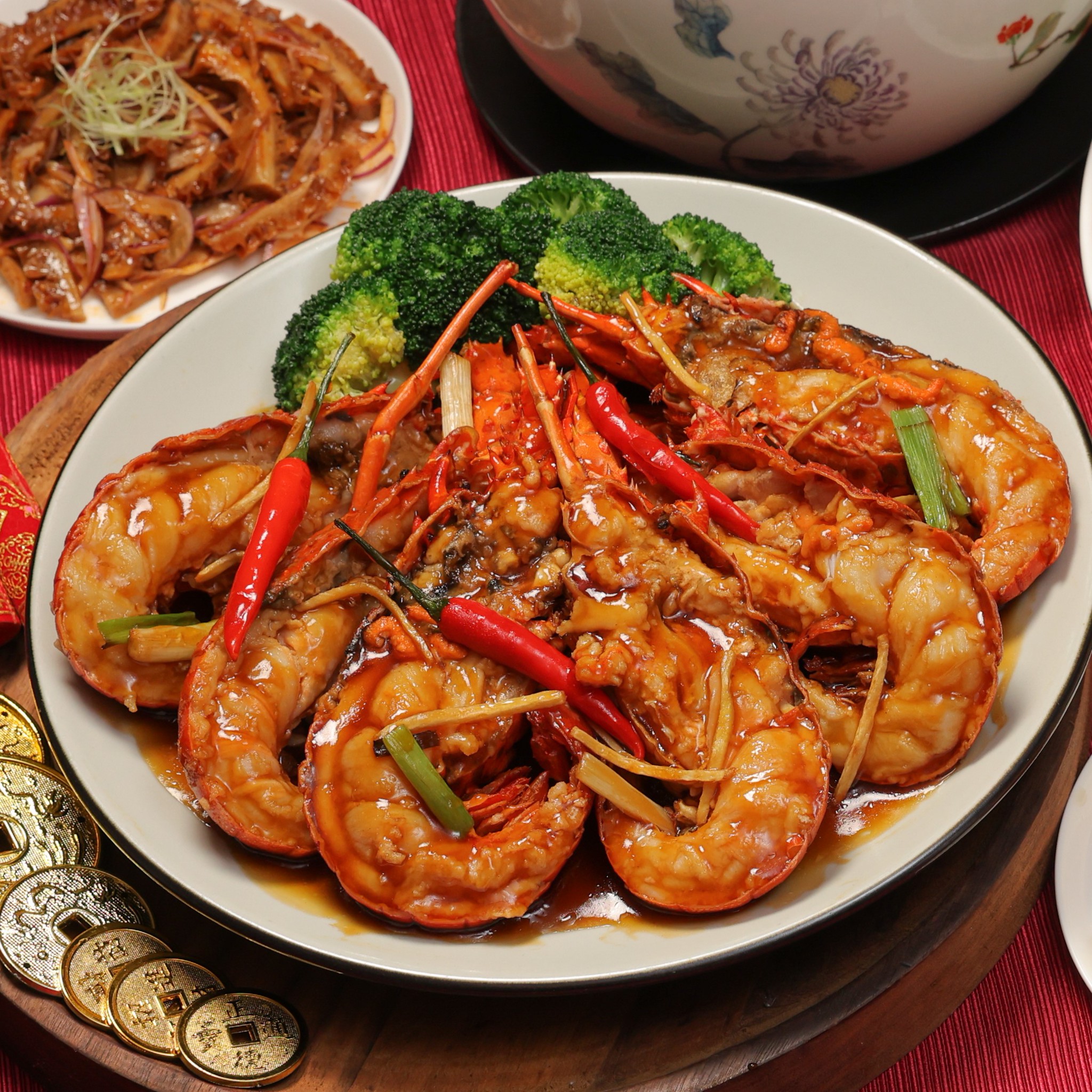 壺底油蔥燒龍蝦 Stir-Fried Lobster with Fermented Black Bean Soy Sauce