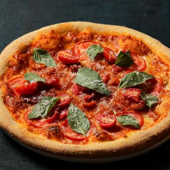 小農番茄瑪格麗特披薩(12吋) Margherita Pizza (12 inches)